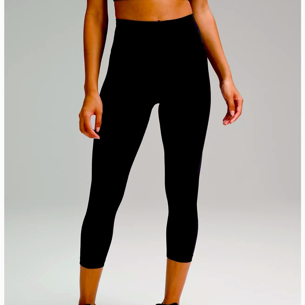 Lululemon. Wunder Train High Rise Crop. Size 4. Black.